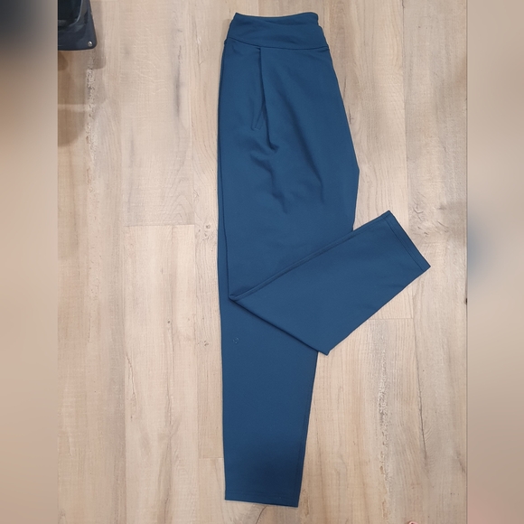 Lululemon teal tapered leg pant, teal, size 8/10 - Picture 6 of 6